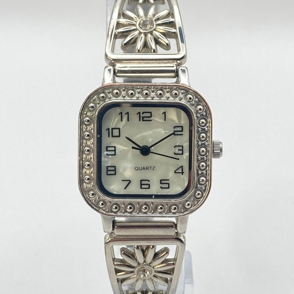 Accessories - Modern Women's Watch 25mm Silver Tone Floral Stretch Band Crystals New Battery
